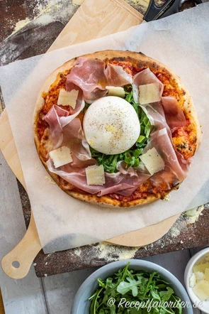 Burrata Protein pizza with burrata, cured ham, rocket and parmesan